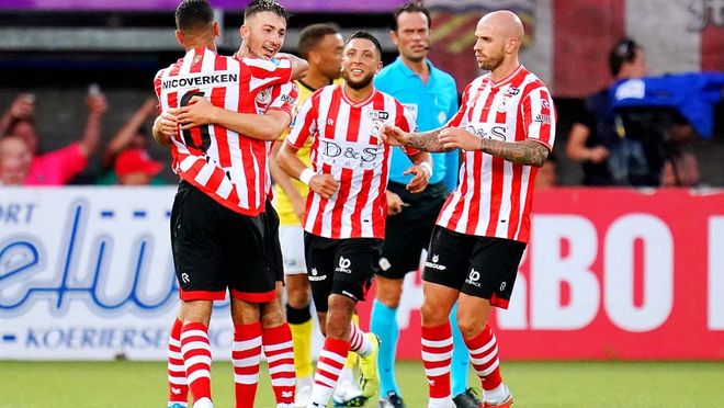 中场三人组 中场三人组